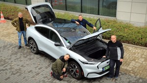 Ford Mustang Mach-E 98 kWh AWD pod czujnym okiem testujących