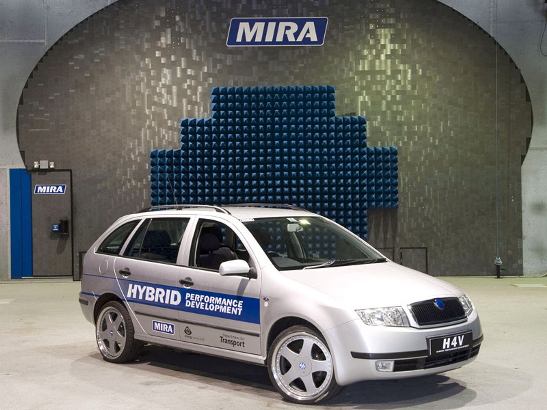 Hybrydowa Škoda Fabia  z Wlk. Brytanii - MIRA H4V Plugless Plug-in Hybrid