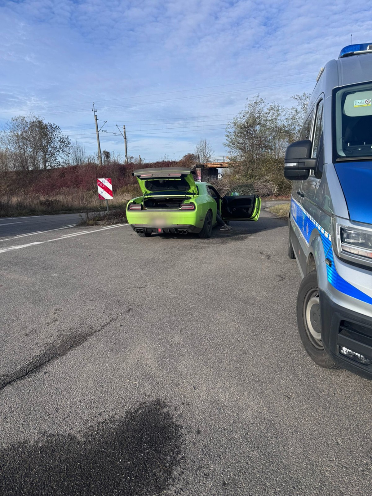 Kontrola poziomu hałasu Dodge'a Challenger SRT