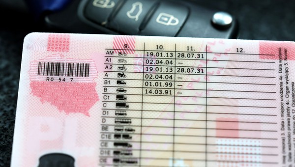Od 17 czerwca kierowcy tzw. taksówek na aplikację muszę mieć polskie prawo jazdy