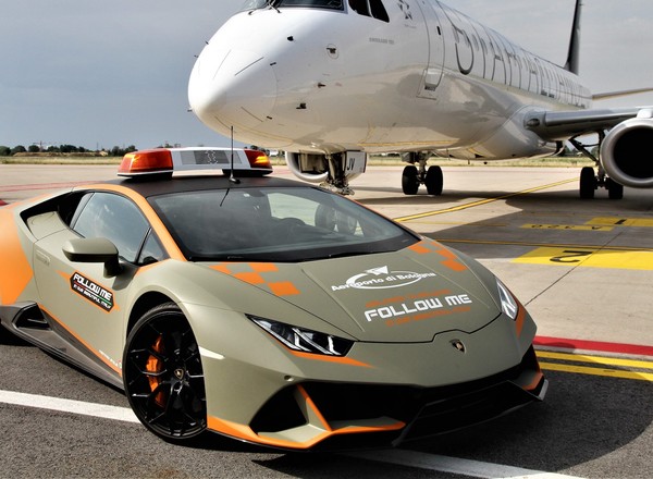 To lotnisko używa Lamborghini Huracana Evo. Włosi mają fantazję