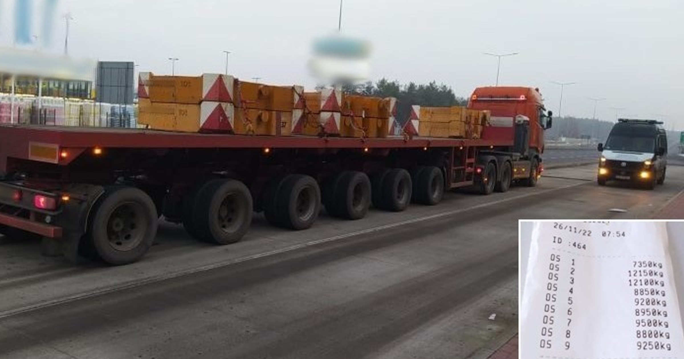 Ciężarówka przewożąca balasty do dźwigu ważyła ponad 86 ton