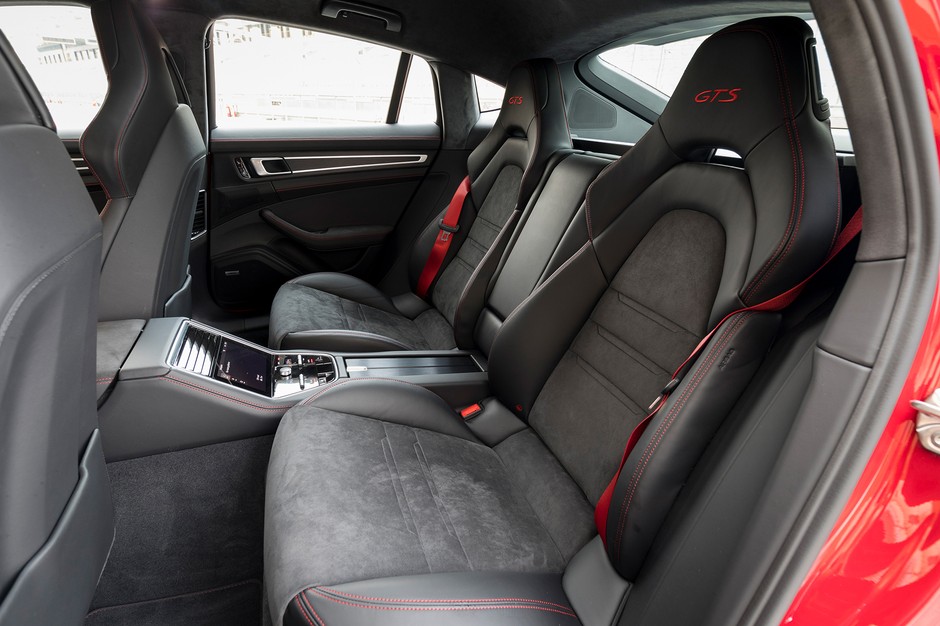 Porsche Panamera GTS - rodzinna rakieta