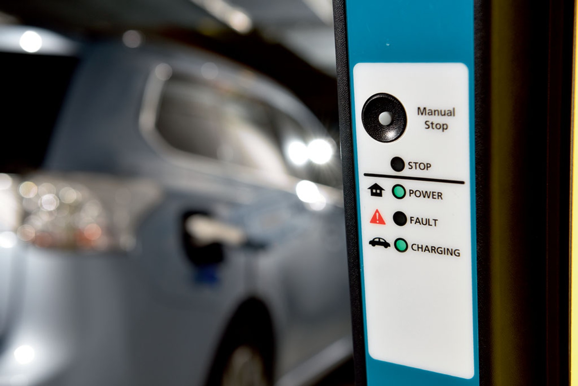 Mitsubishi Outlander PHEV potrafi oszczędzać