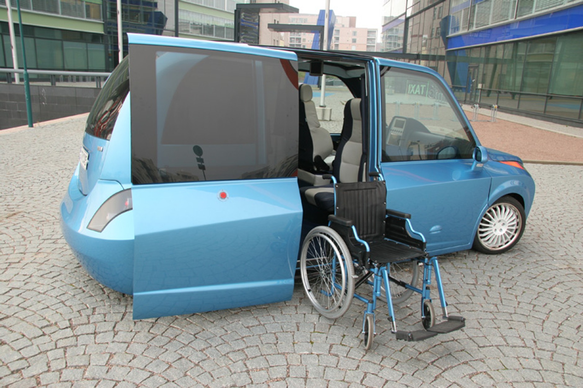 Paryż na żywo: CityCab – taksówka przyjazna ludziom i środowisku naturalnemu