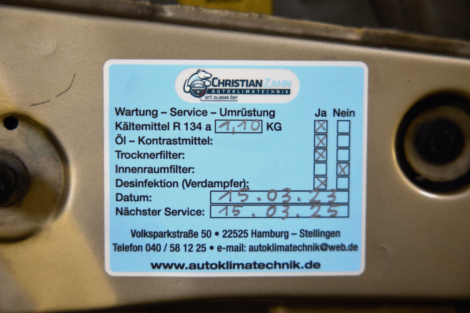 Serwis klimatyzacji w starszym aucie. Jak to zrobić, aby było dobrze?