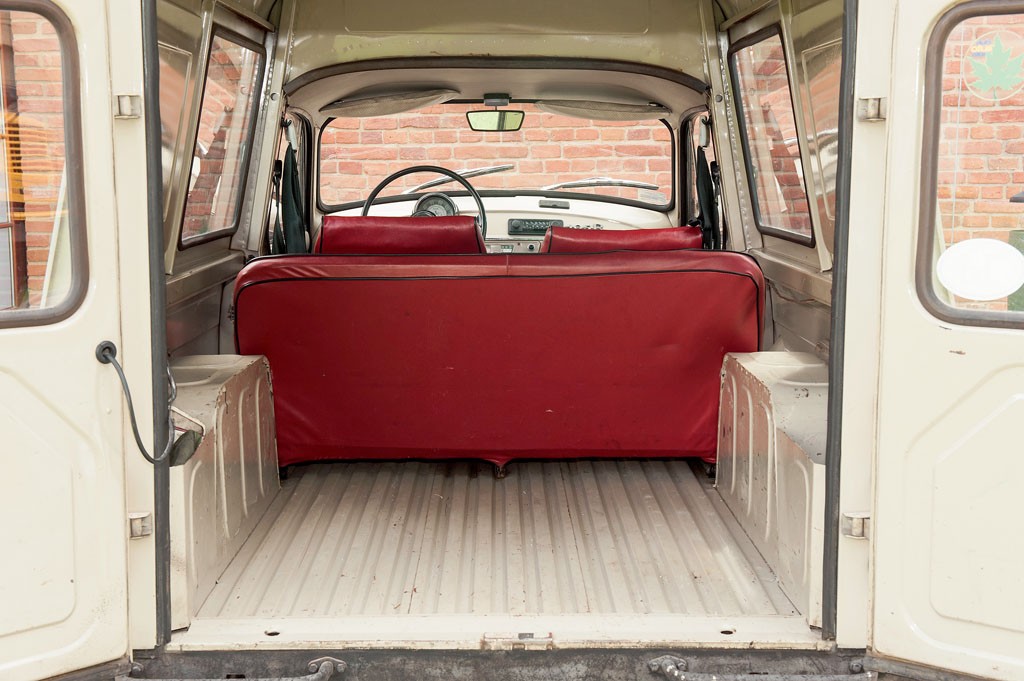 Tylną kanapę można było w prosty sposób zdemontowana, co dawało dużą i płaską powierzchnię użytkową