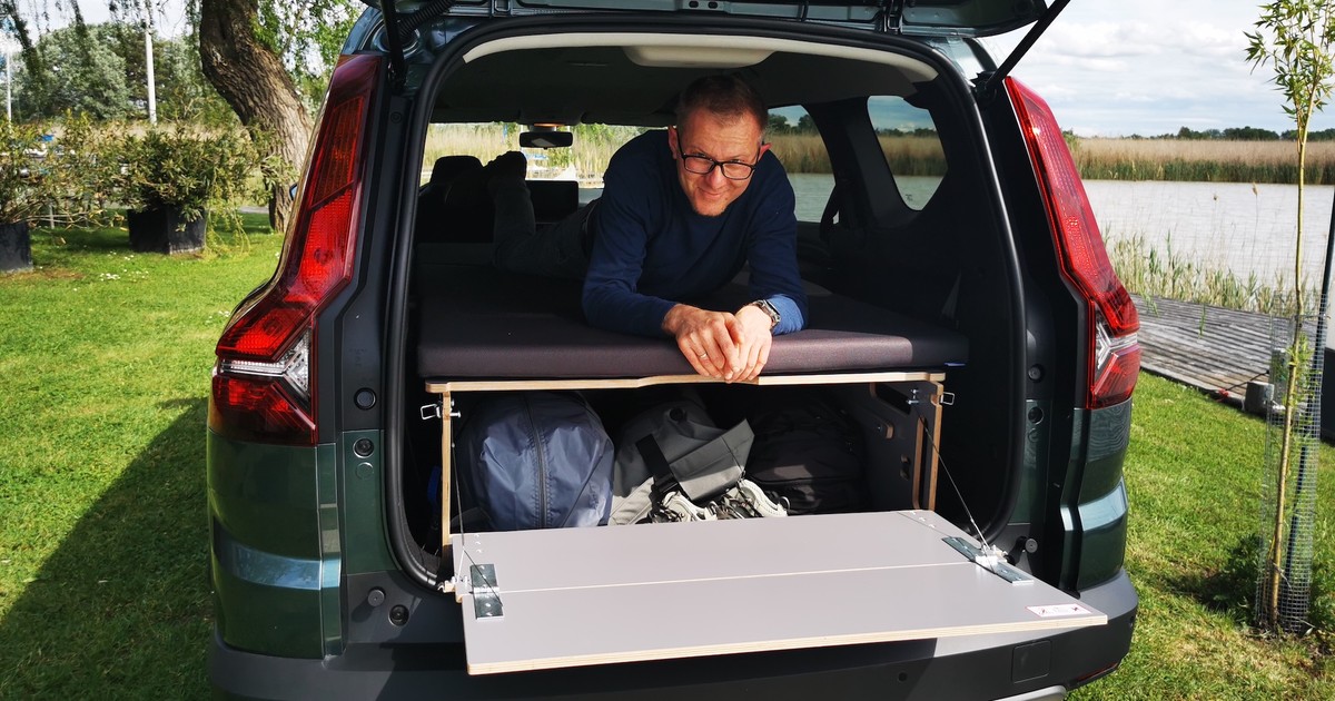 Dostałem się do wnętrza Dacii Jogger z rozłożonym pakietem Sleep: ciekawie, choć dość ciasno
