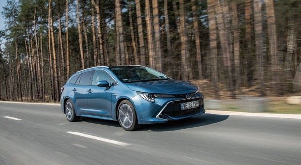 Lepsza używana Toyota Corolla czy Honda Civic? Pojedynek bezawaryjnych hitów