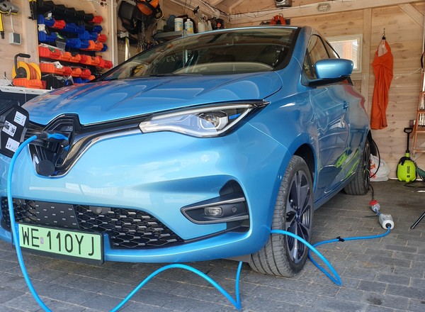 Tani prąd w domu do 2000 kWh rocznie. Jazda autem na prąd będzie droższa niż na benzynie?