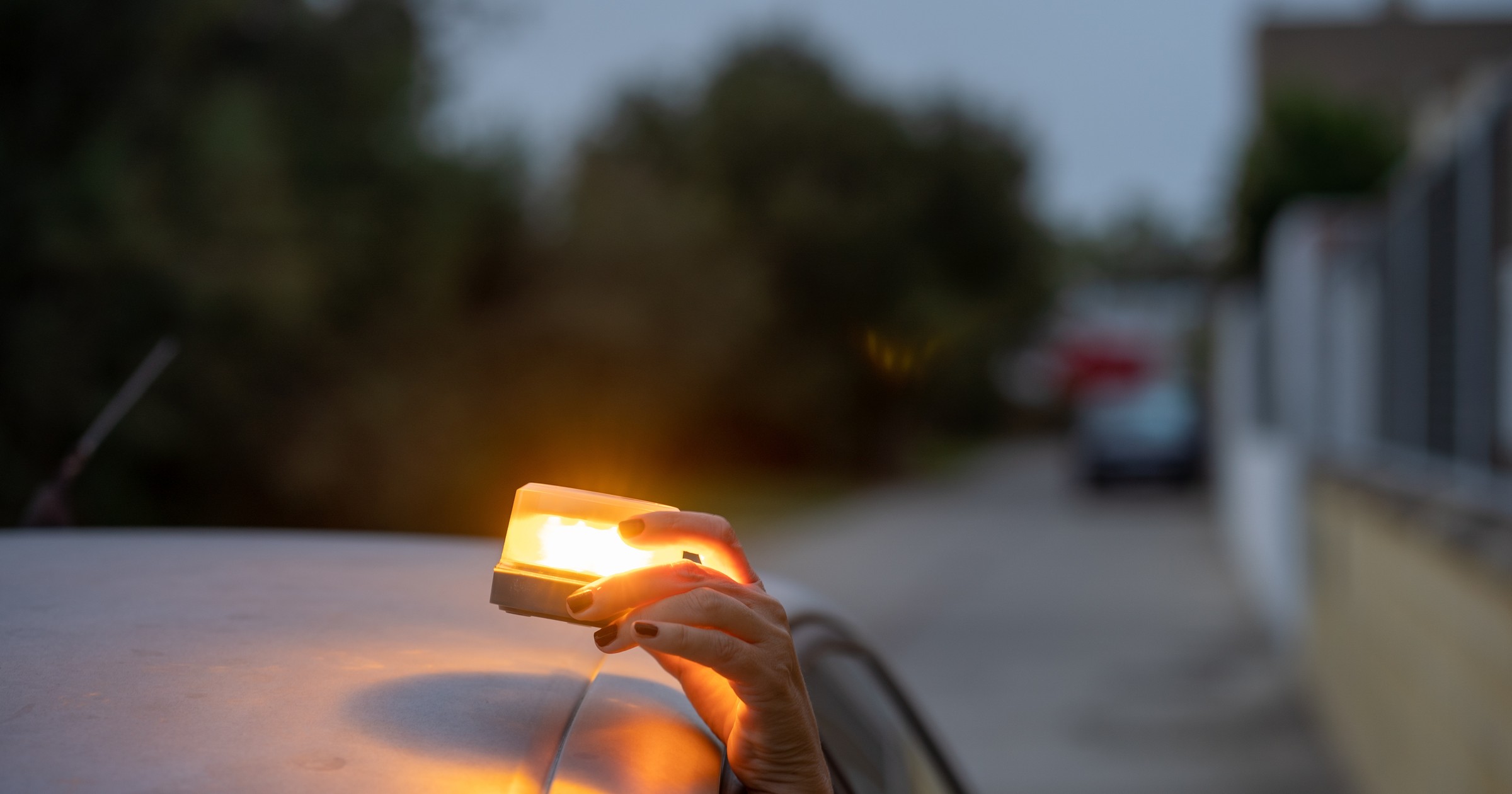 Lampa V16 ma zastąpić trójkąty ostrzegawcze. Na razie tylko w Hiszpanii