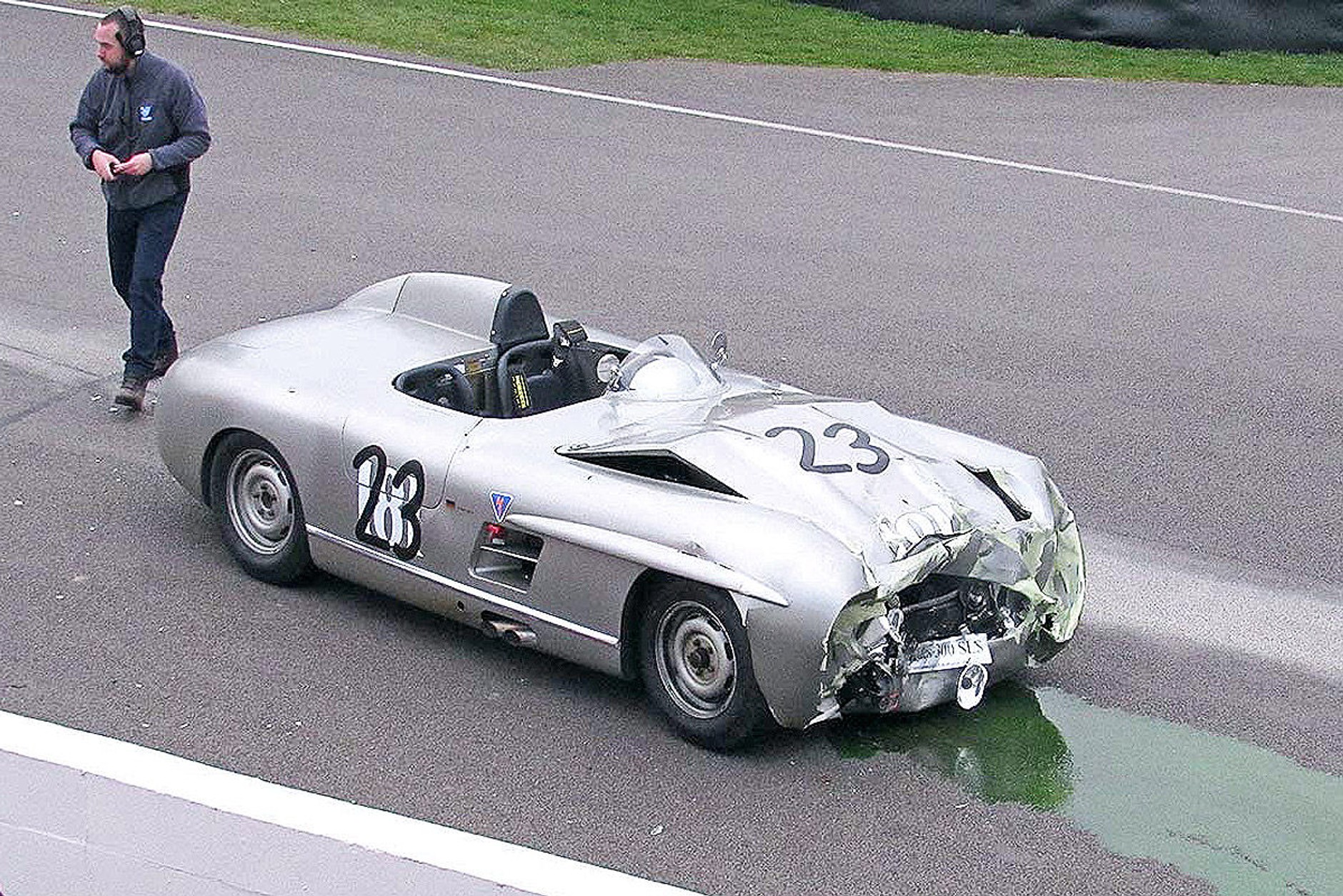 Crash Mercedesa 300 SLS z Jaguarem