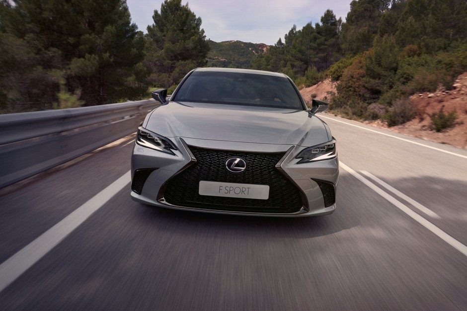 Lexus ES (siódma generacja; model roku 2023)