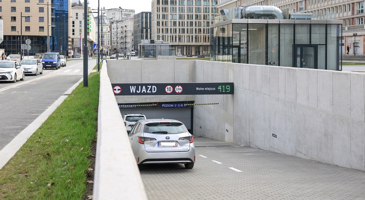 Nowy duży parking w samym centrum Warszawy: 420 miejsc pod ziemią
