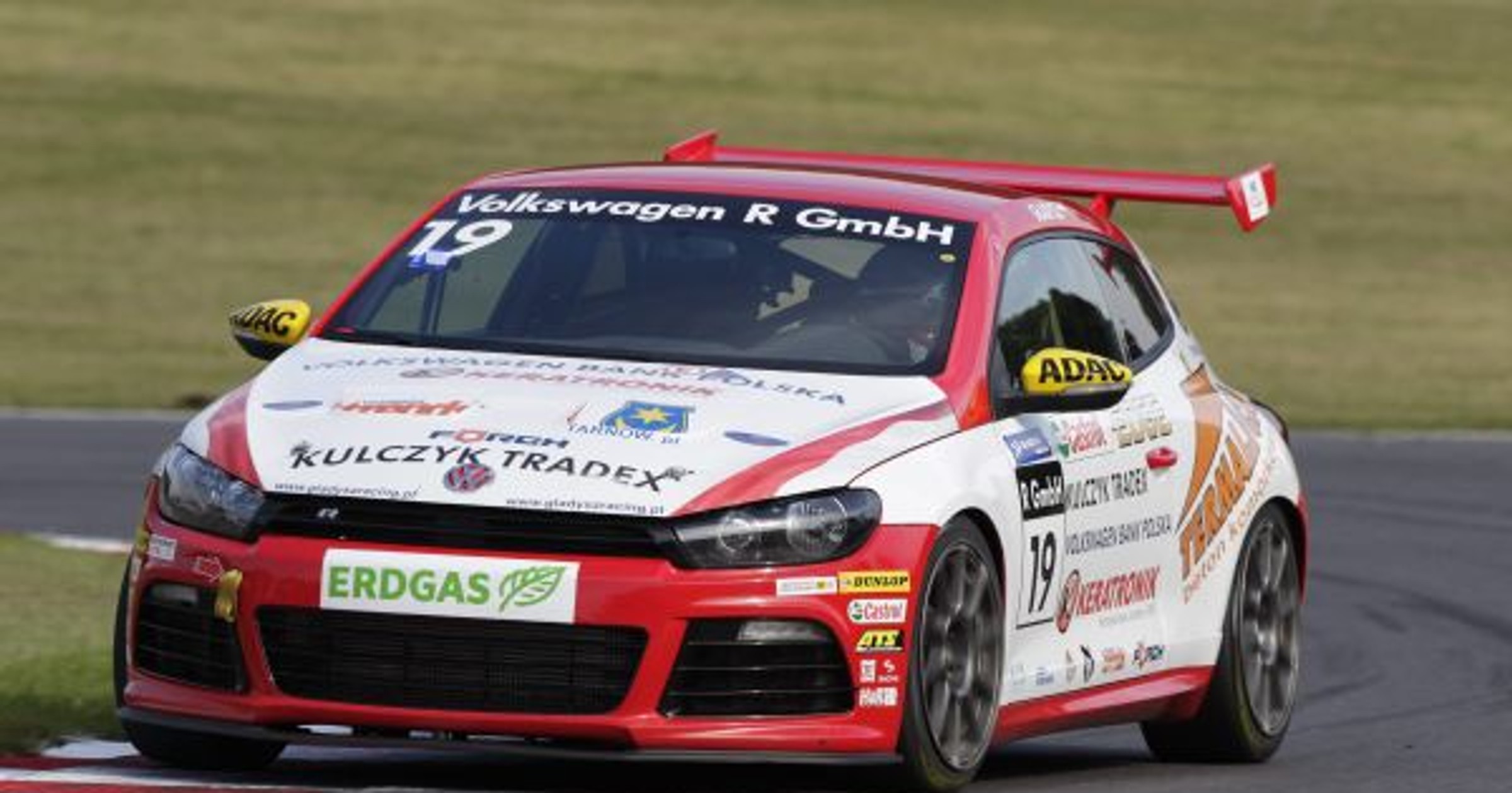 Adam Gładysz w wyścigu Volkswagen Scirocco R-Cup na torze Brands Hatch