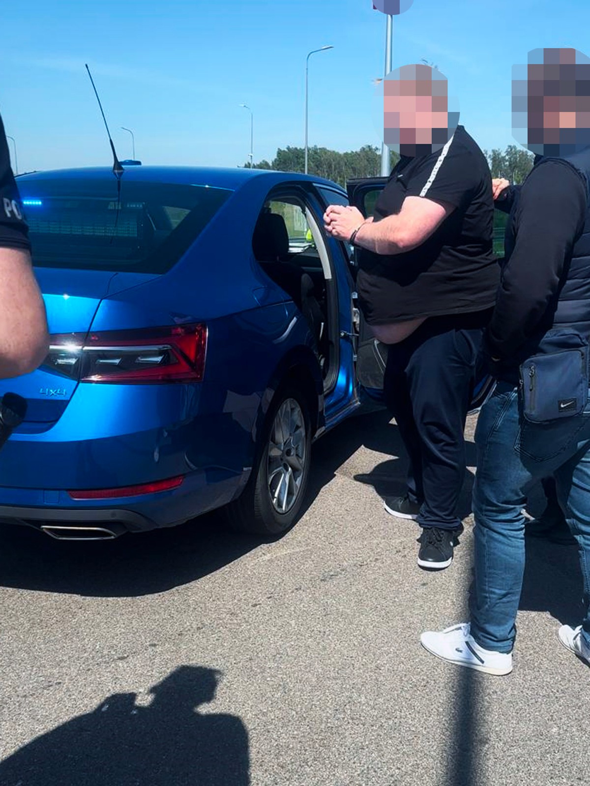 Detektywi namierzyli poszukiwane BMW. Kierowca nie trafił wyjaśnić, dlaczego jedzie na wschód