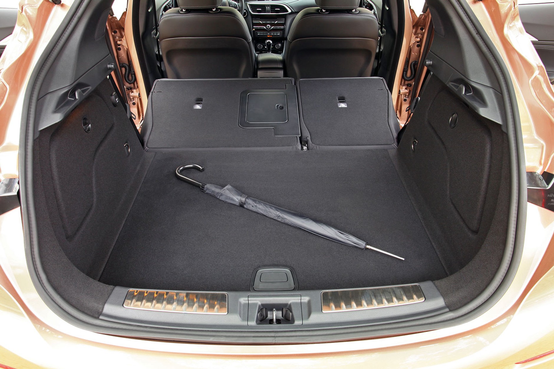 Infiniti Q30: rozpoczęto produkcję seryjną