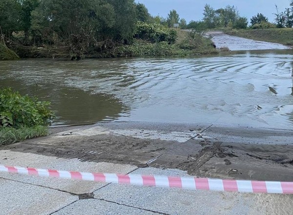 19-letni kierowca znalazł się w śmiertelnej pułapce. Zdążył sięgnąć po telefon