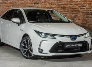 Nowa Toyota Corolla Sedan - rodzina w komplecie