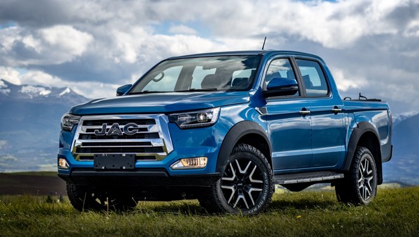 JAC celuje w Forda i Toyotę. Drugi model T8 Pro w drodze do Polski