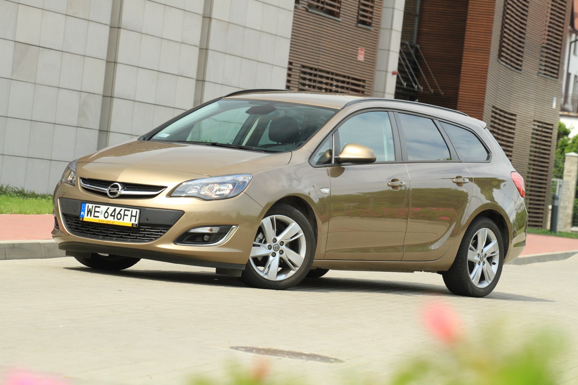 Sprzedaż nowych aut