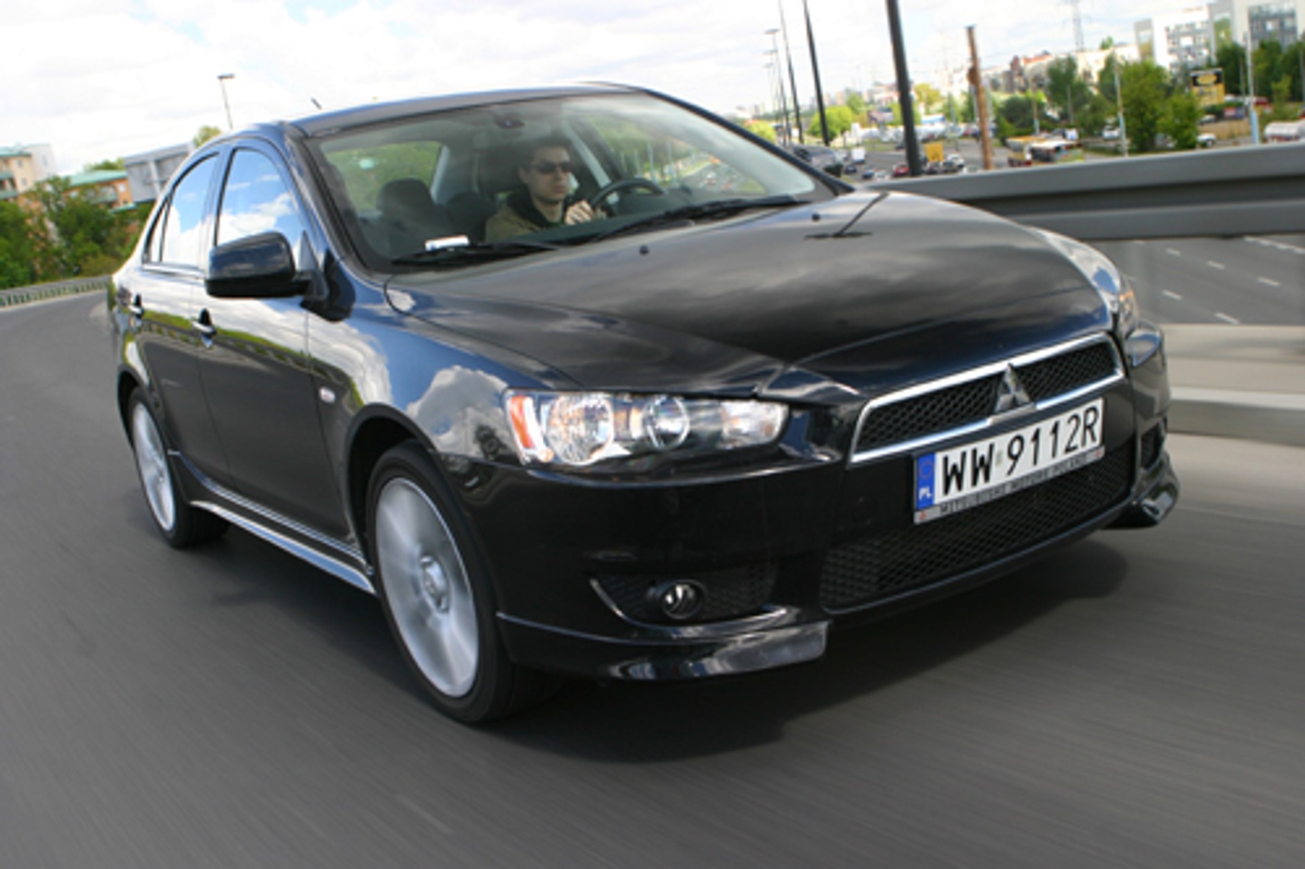 Mitsubishi Lancer 1.8 Intense - Sportowiec z wyglądu