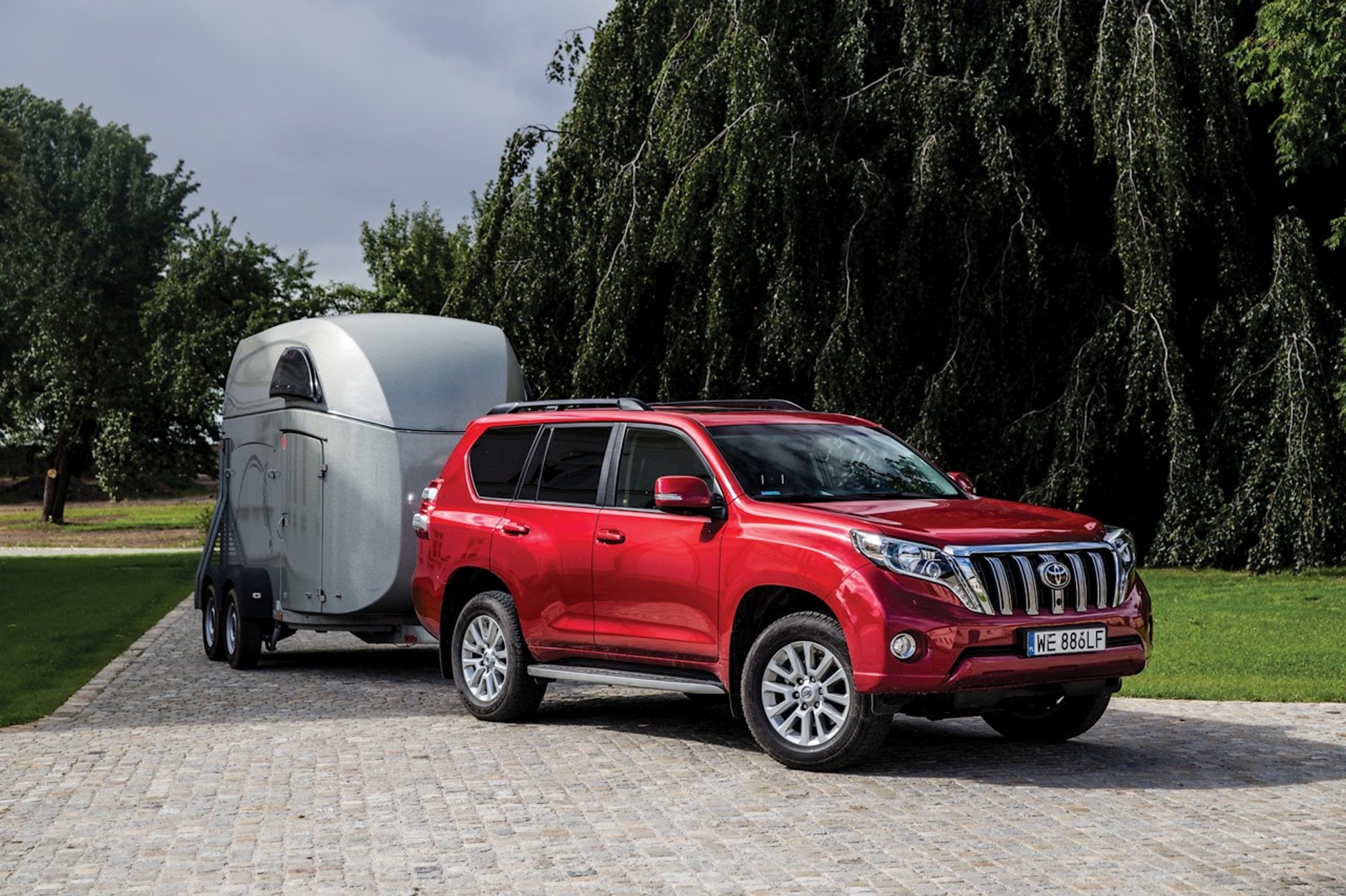 Holowanie ciężkiej przyczepy: to musisz wiedzieć