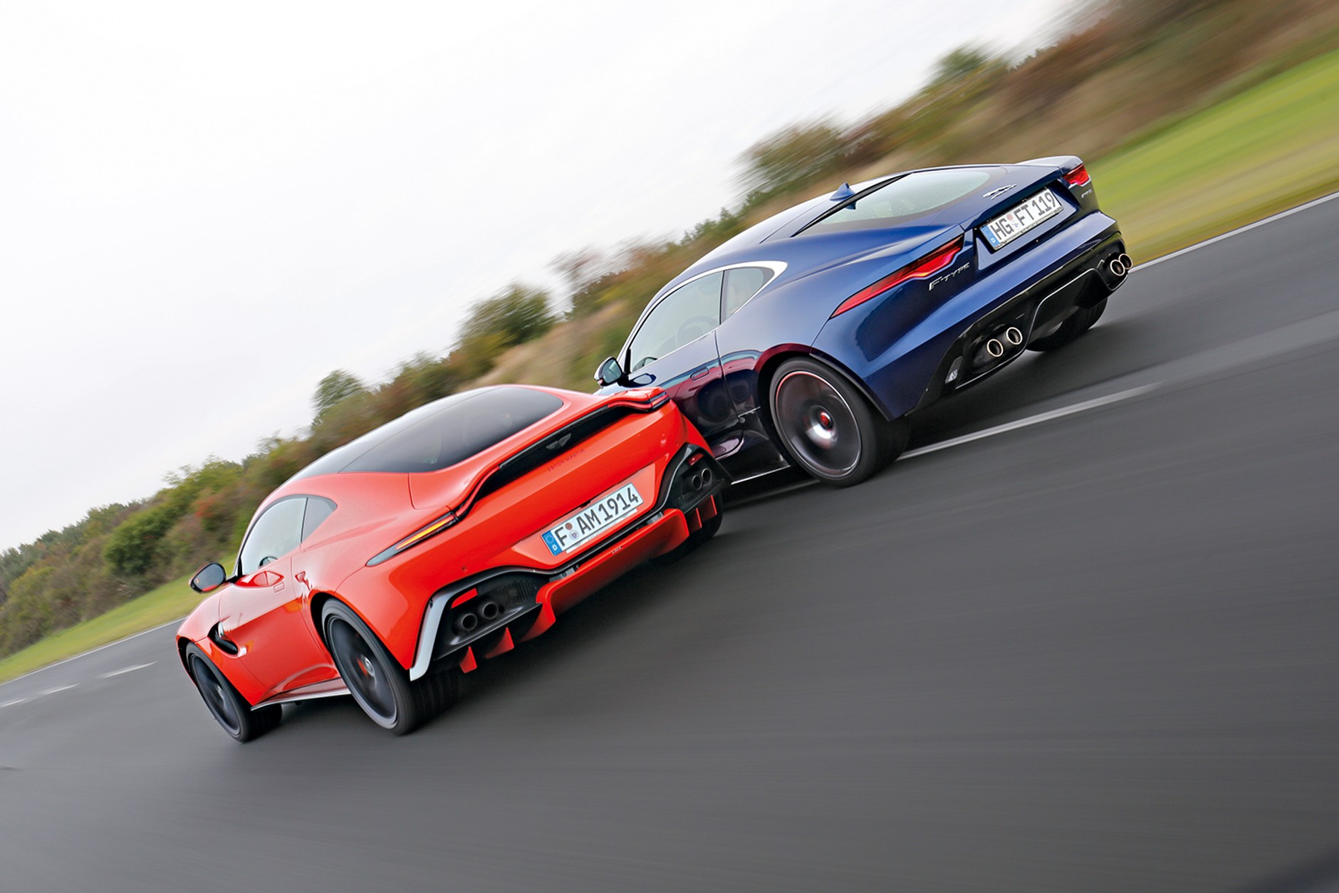Jaguar F-Type kontra Aston Martin Vantage