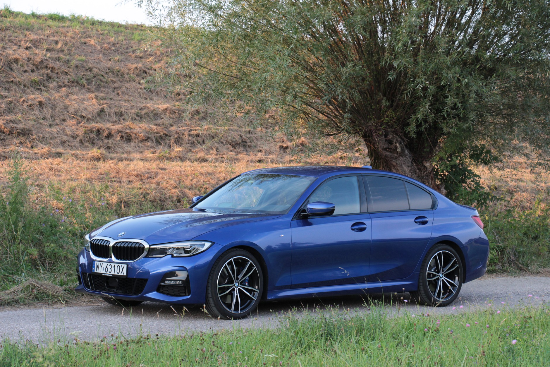 Najnowsze BMW 330i służy polskim policjantom. To bardzo nowoczesny i szybki samochód