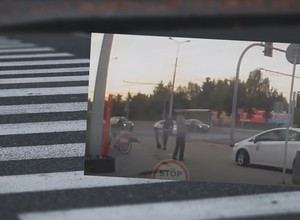 Zwrócił uwagę pieszemu i się zaczęło [Wideo]