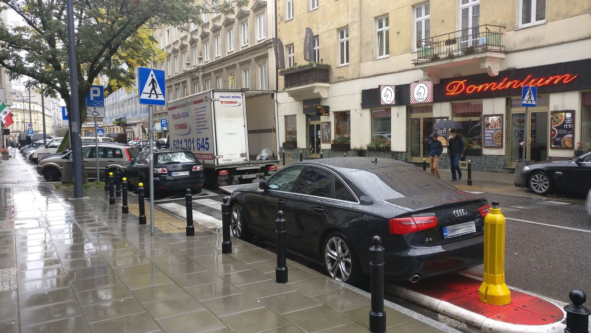 Źle zaparkowany samochód