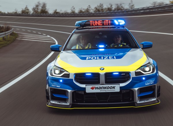 Stuningowali radiowóz. Takie BMW chciałby mieć każdy policjant drogówki