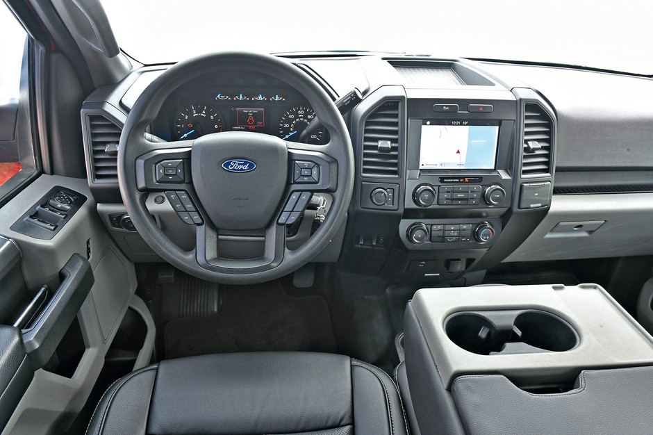 Nieskomplikowane, łatwe w obsłudze miejsce pracy, cyfrowe sztuczki nasze F-150 z 2017 r. chętnie pozostawia innym modelom