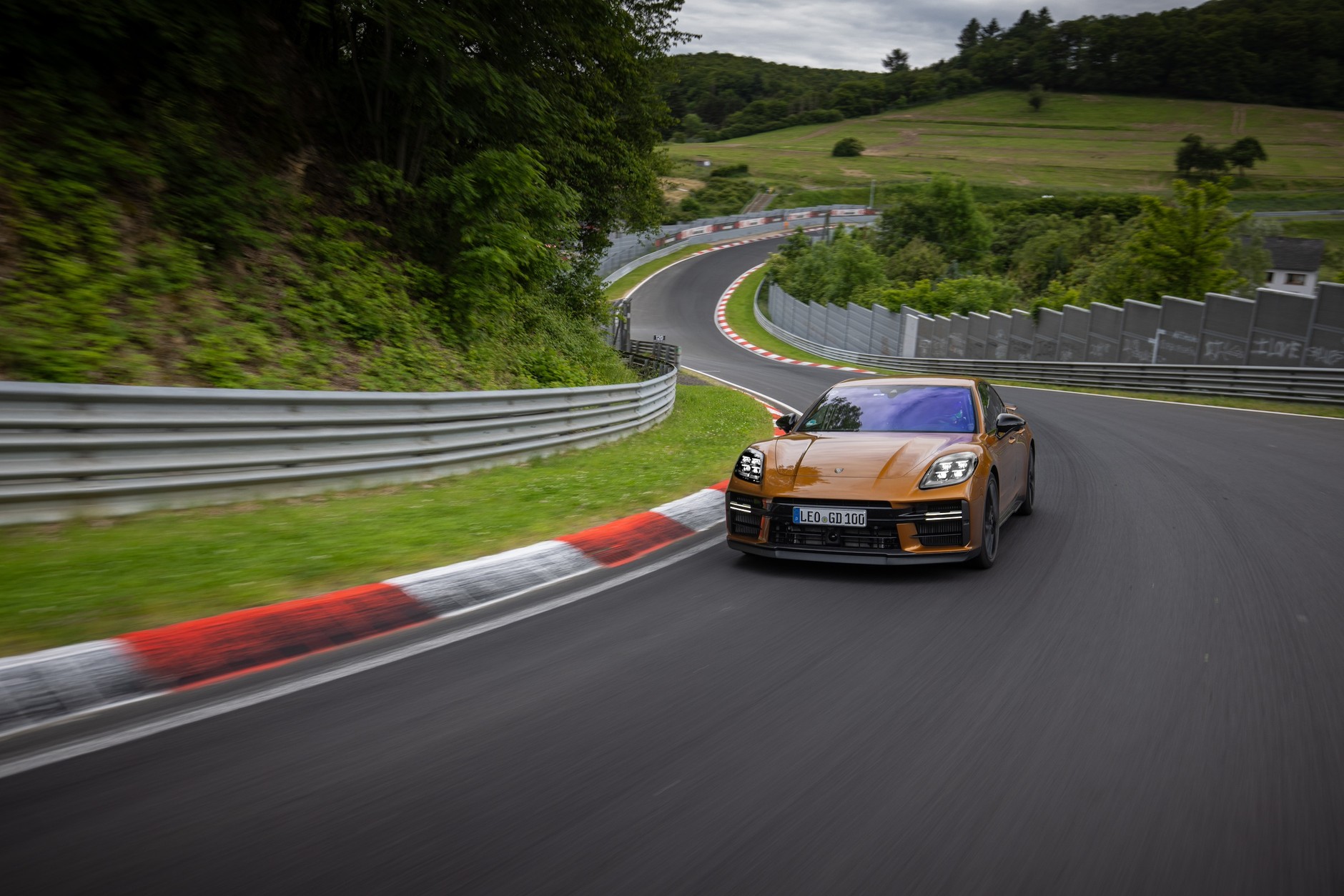Porsche Panamera na torze Nurburgring