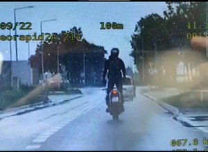 Ten motocyklista aż się prosił o interwencję policji. Wysoka kara dla 21-latka [WIDEO]