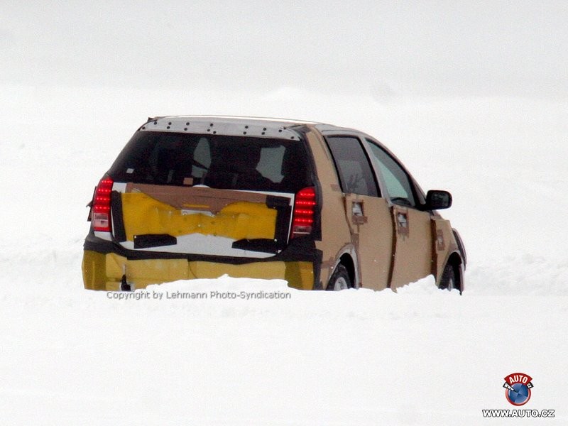 Zdjęcia szpiegowskie: Nowa Toyota Corolla Verso