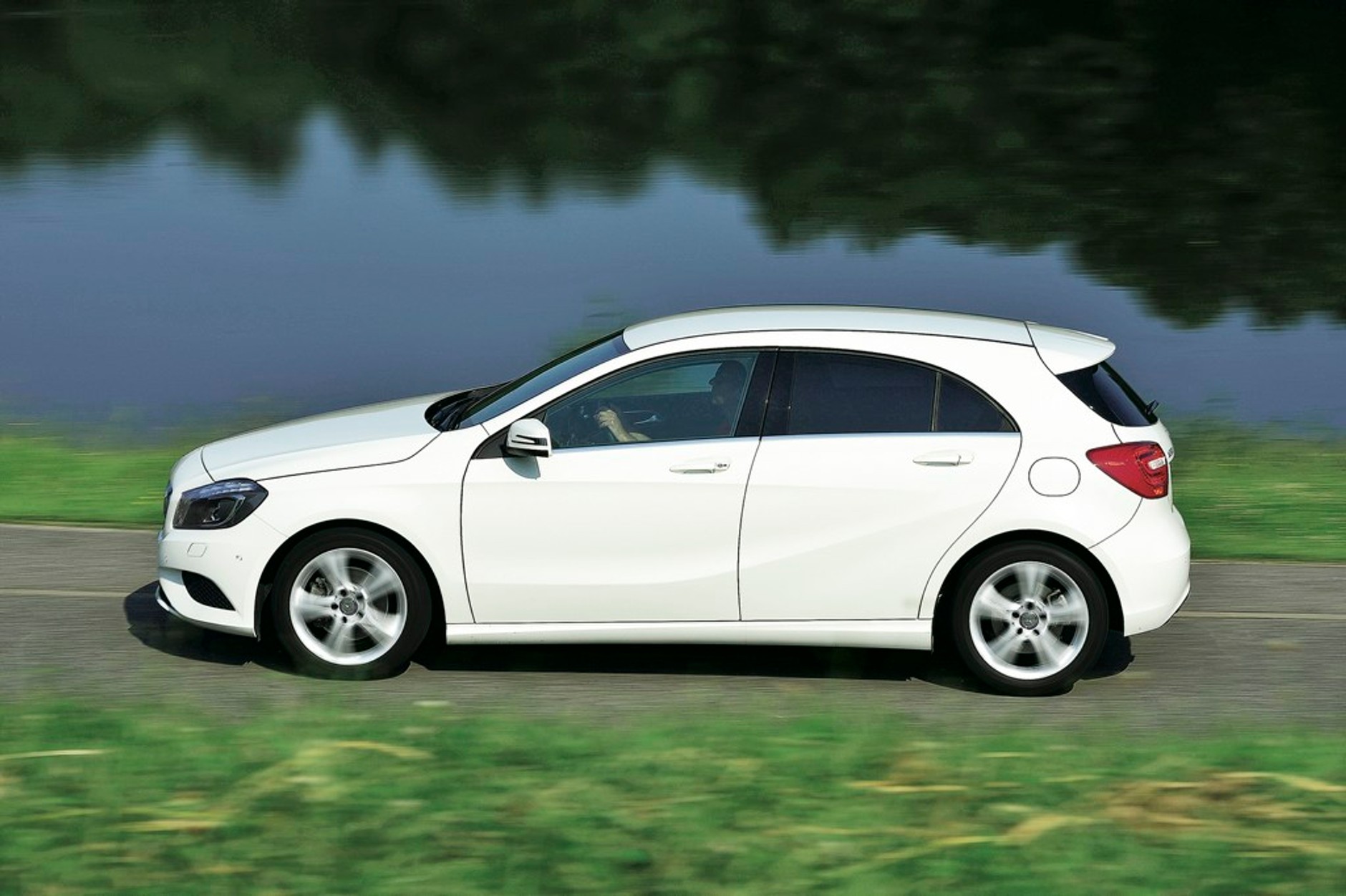 Mercedes A 220 CDI, z boku