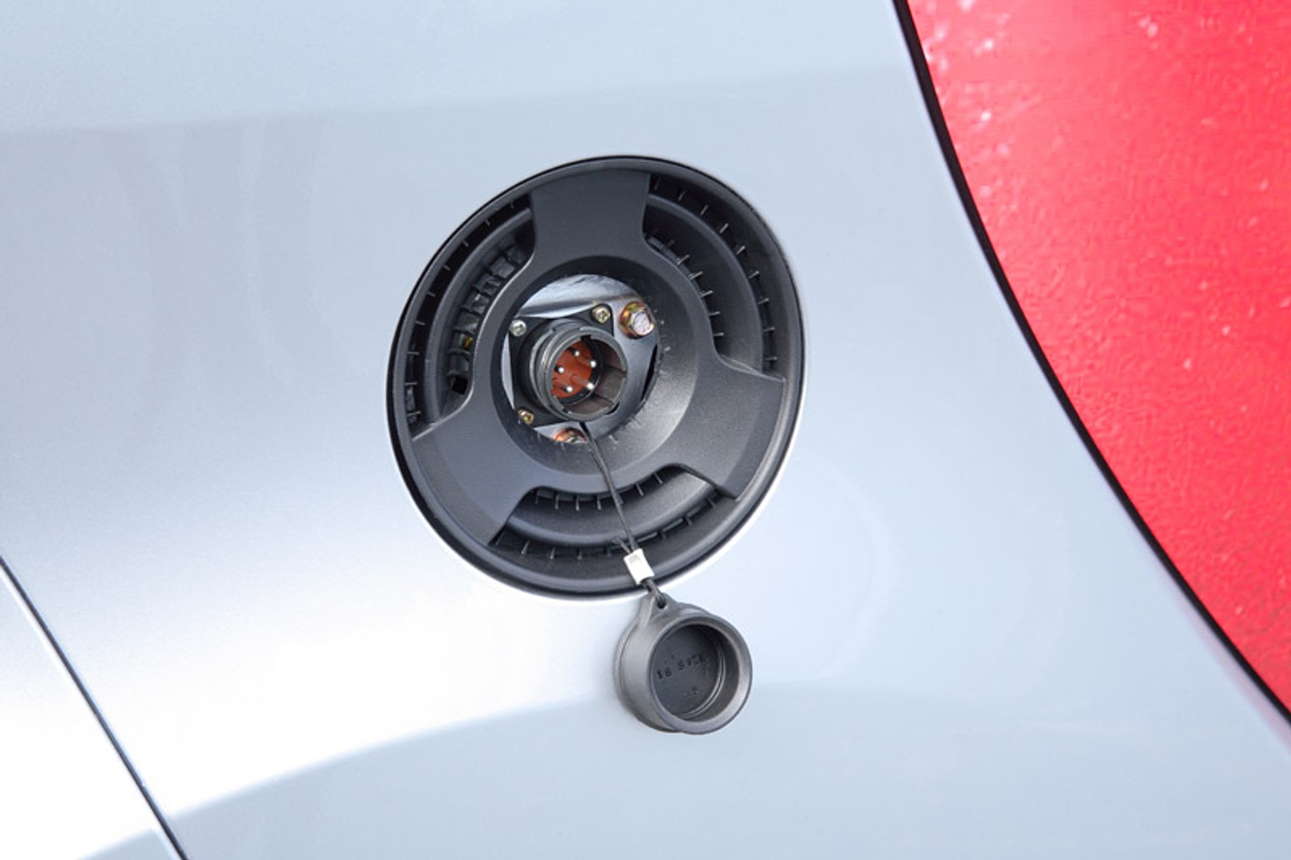 Mitsubishi: zainteresowanie elektrycznym i-MiEV zmusza producenta do zwiększenia produkcji