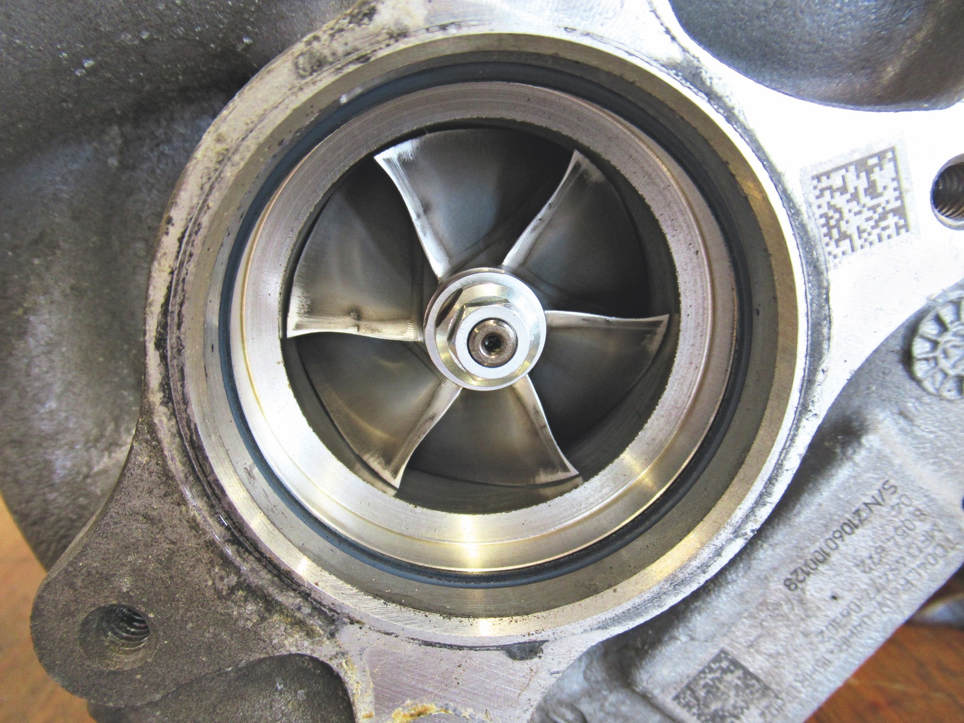 BMW M3 po 100 tys. km: podwójna turbosprężarka zniosła ten dystans bez uszkodzeń.