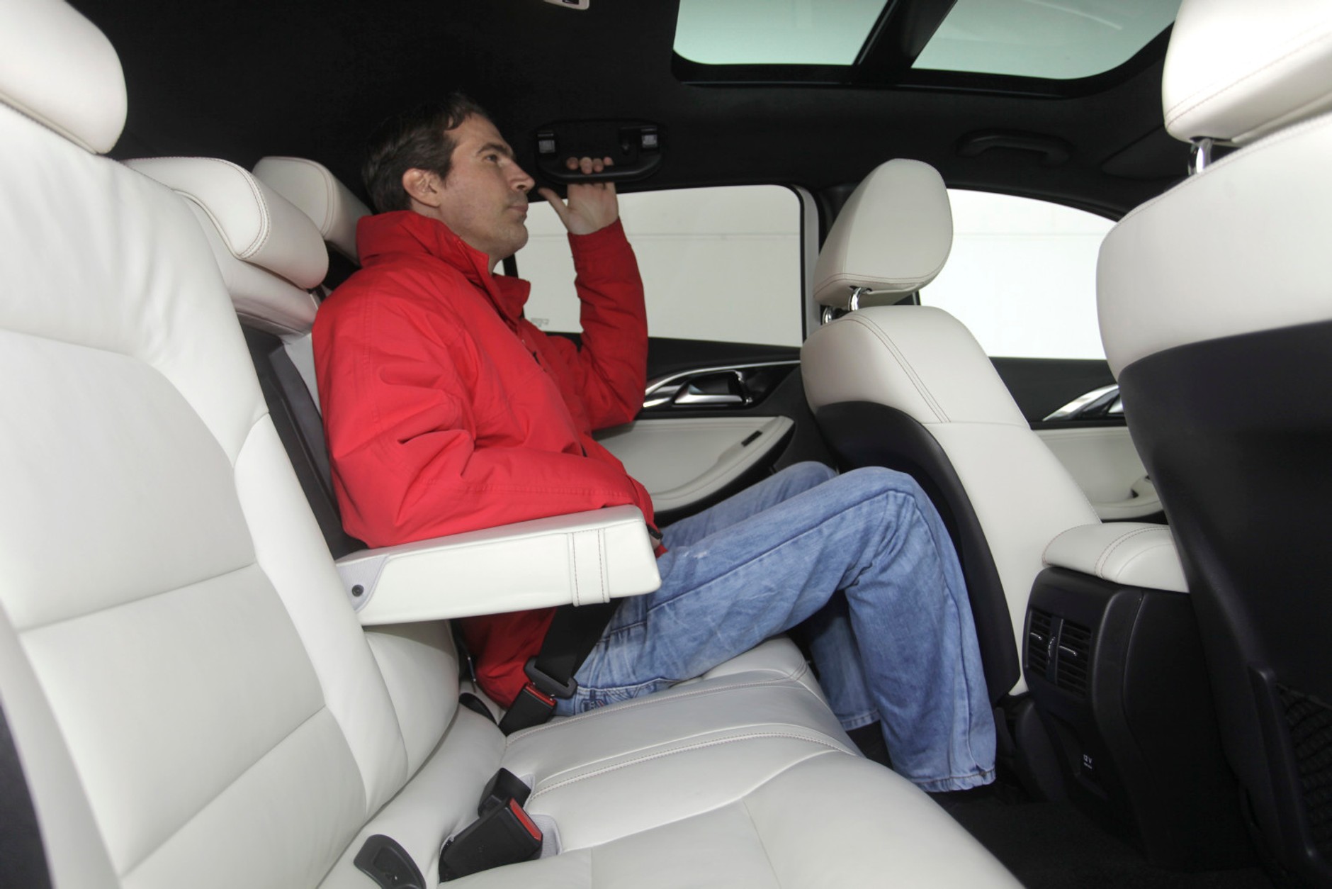 Trzy niezwykłe kompakty: BMW 120d, Infiniti Q30 2.2d i Mercedes A220d