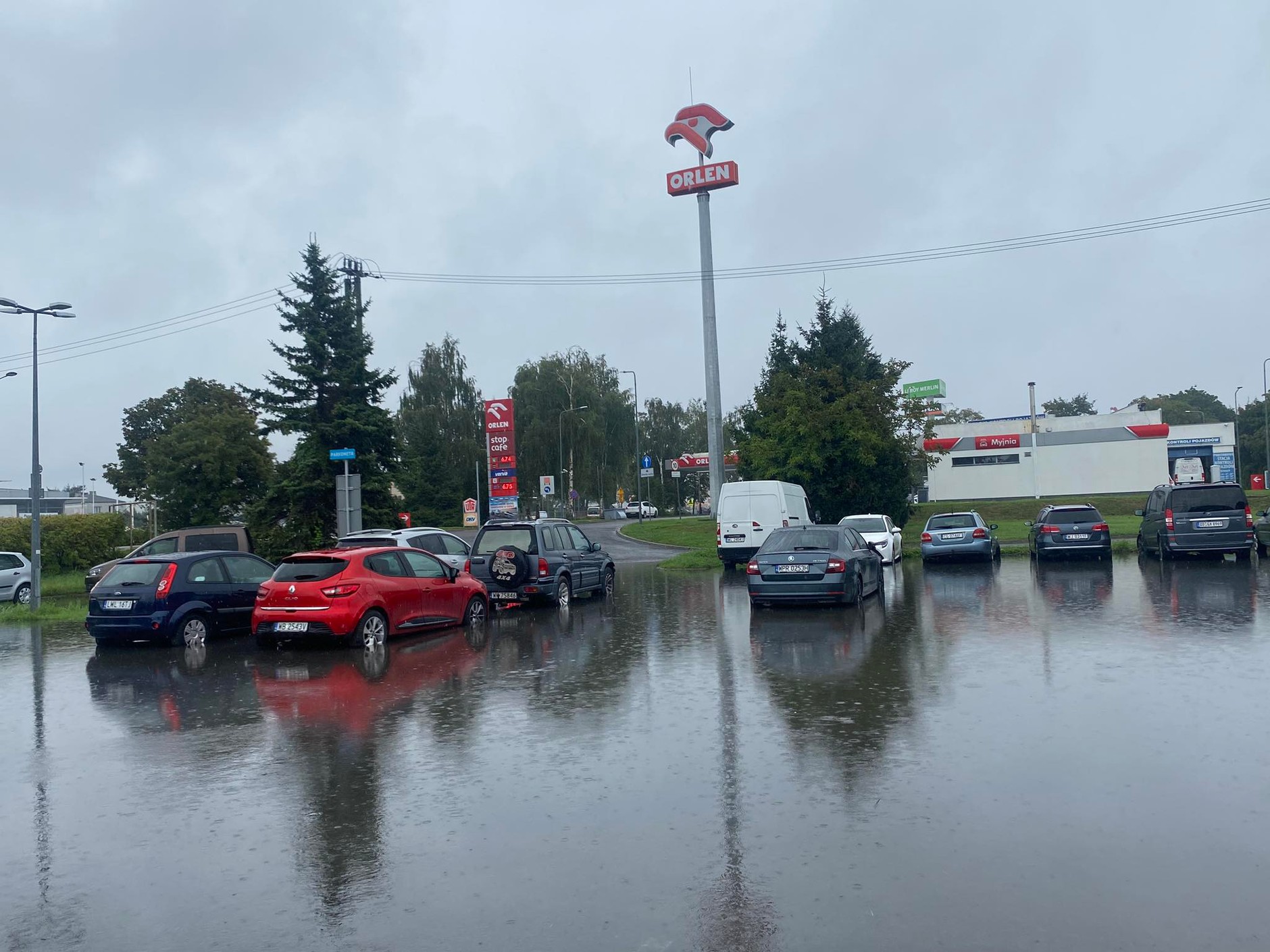 Zalany parking w Warszawie