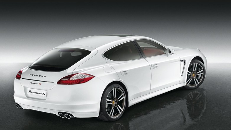 Porsche Panamera 4S Exclusive Middle East Edition