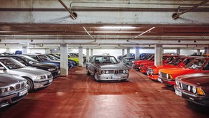 Weszli do skarbca BMW. Ponad 1200 wyjątkowych pojazdów pod jednym dachem