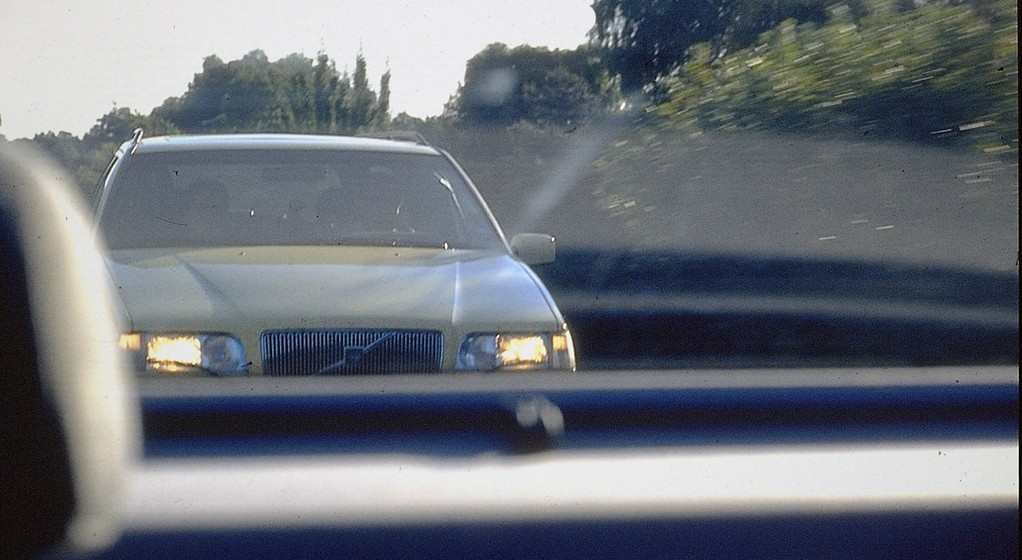 Jazda na zderzaku - dobry kierowca nigdy tak nie robi.