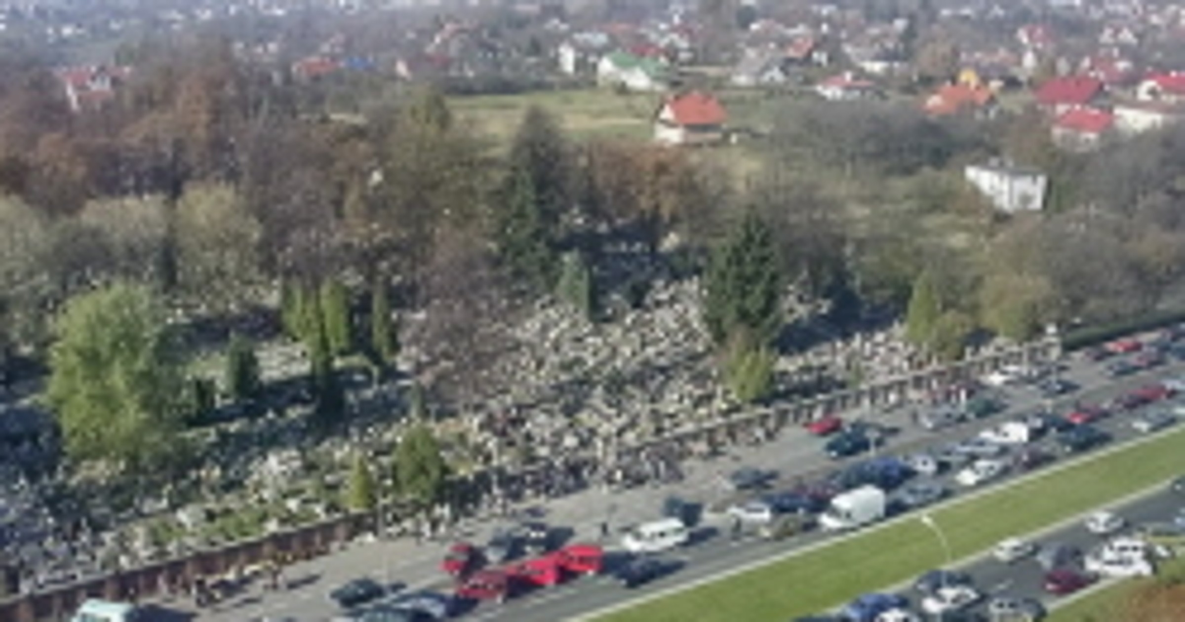 Policja: rozpoczyna się akcja Znicz - aby dojazdy na cmentarze były bezpieczne