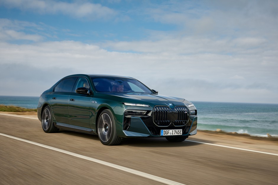 BMW i7 M70