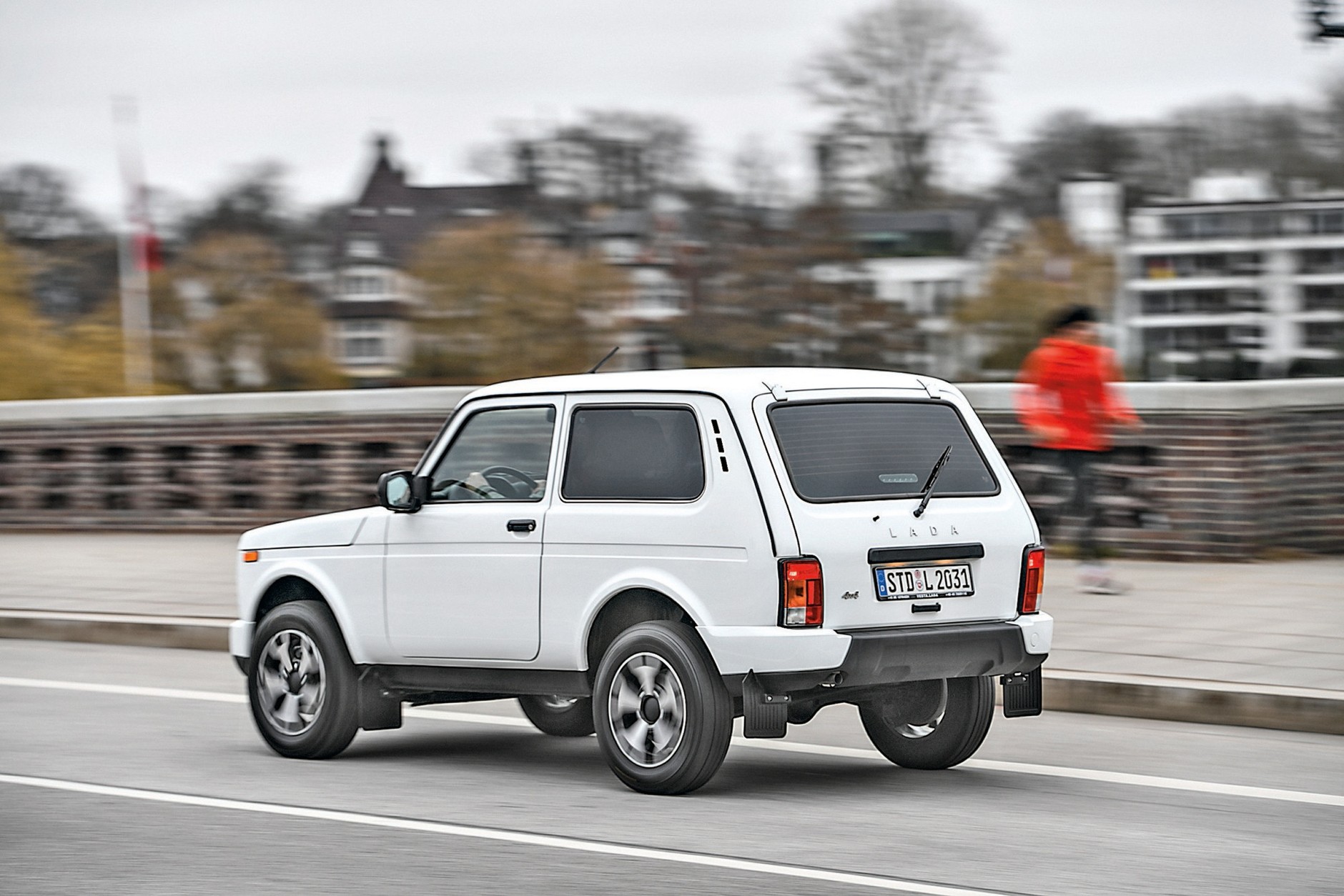 Jeżdżąca historia o długości 3,72 m. Niva Urban już dziś może uchodzić za kultowy model