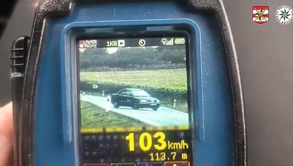 Postawił "bokiem" Passata na oczach policji. Wszystko nagrali miernikiem