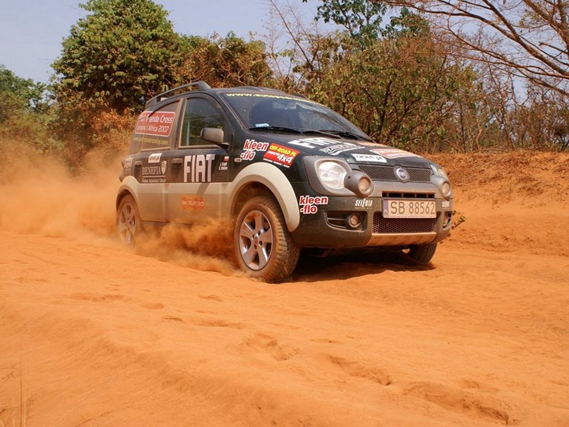 Wyprawa Fiatem Panda Cross 4x4 dookoła Afryki na półmetku