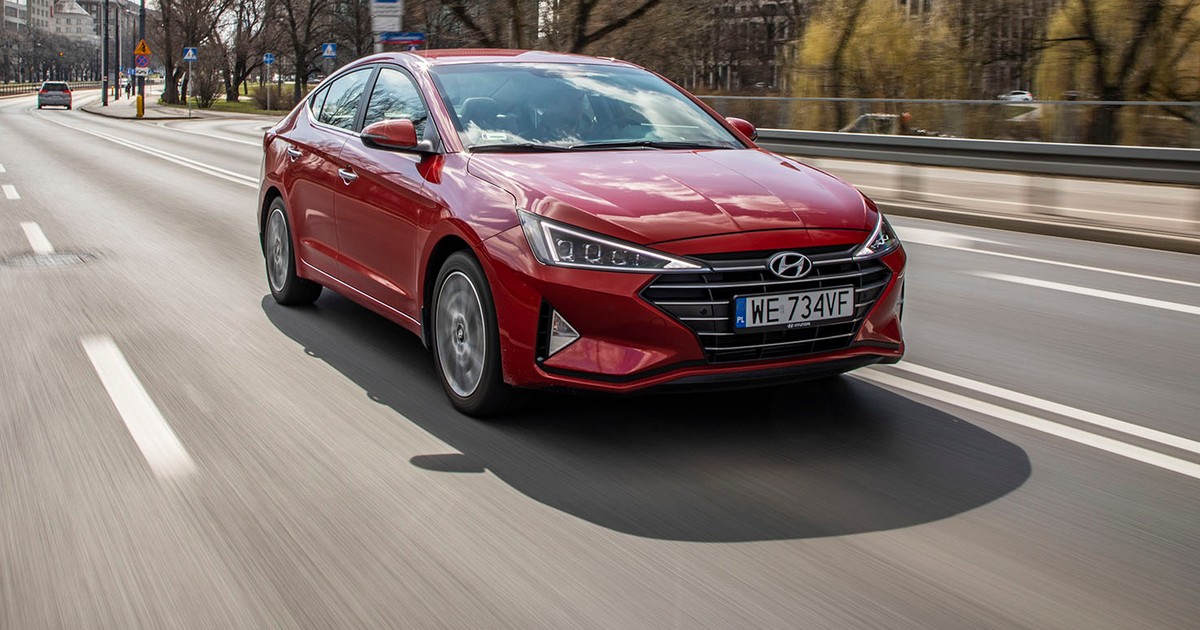  Hyundai Elantra 1.6 MPI 6AT - sedan w stylu azjatyckim